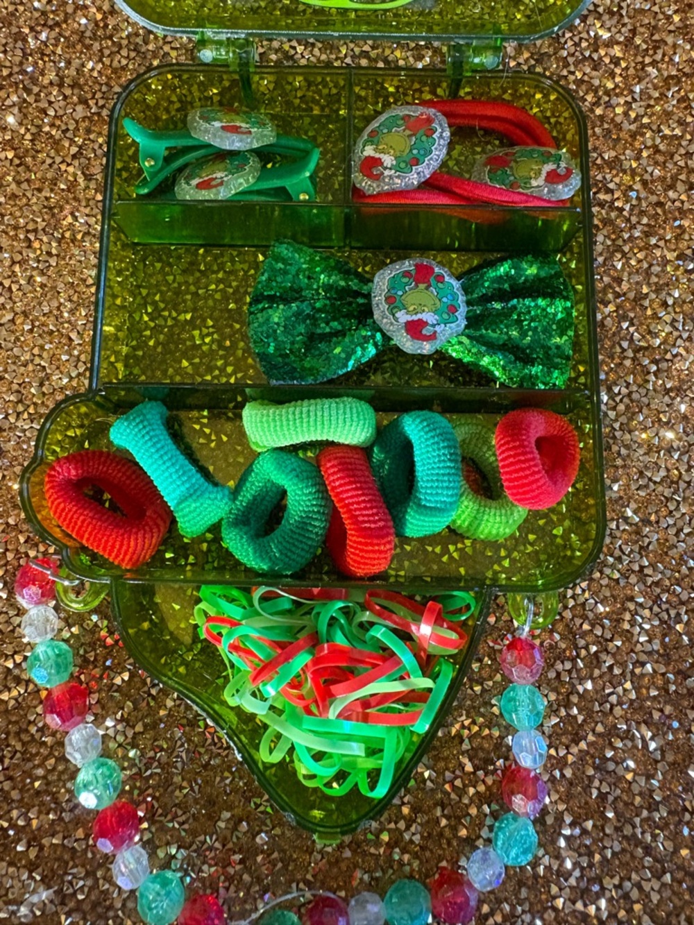 Dr. Seuss NWT The Grinch Kids Hair Accessory Kit, 2 hair clips, 1 bow/elastics